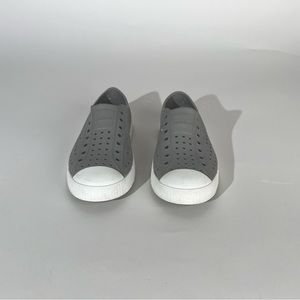 Native Jefferson, gray, size J4.